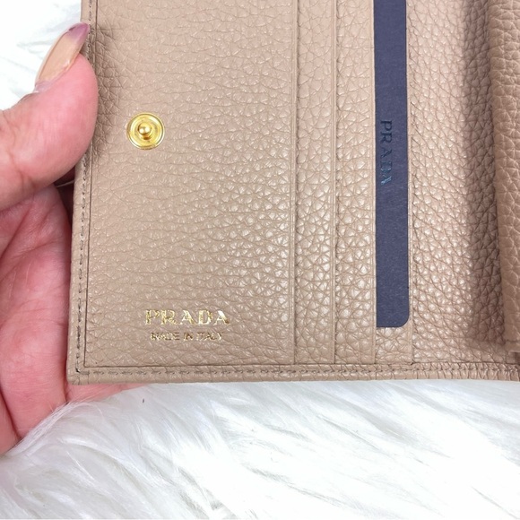 💯 Authentic Prada Small Saffiano Leather Wallet - Picture 3 of 7